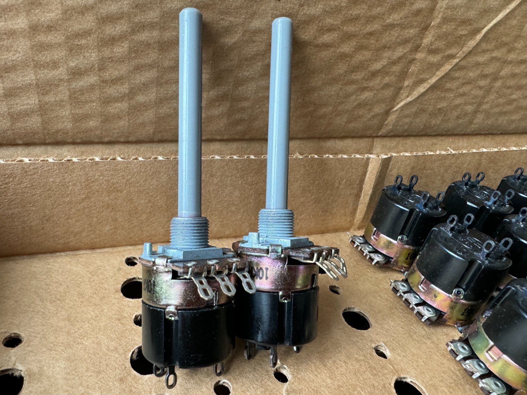 Philips Componenti elettronici: 2x PHILIPS Potentiometer Lin 10k Ohm & Switch Schalter 250v – Nuovo (secondo la descrizione) da Zürich venduto da Malco0