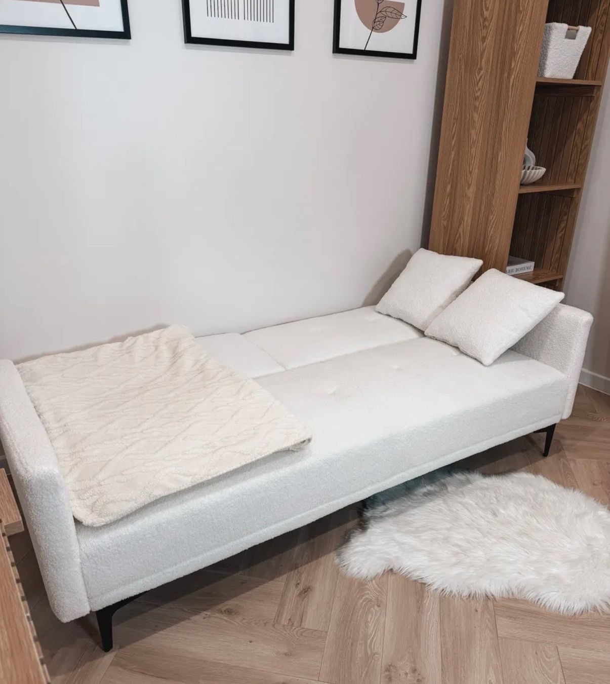 Divani: Schlafsofa 3-Sitzer Bouclé Cremeweiss – Usato da Schwarzenegg venduto da Janaya.8j 1