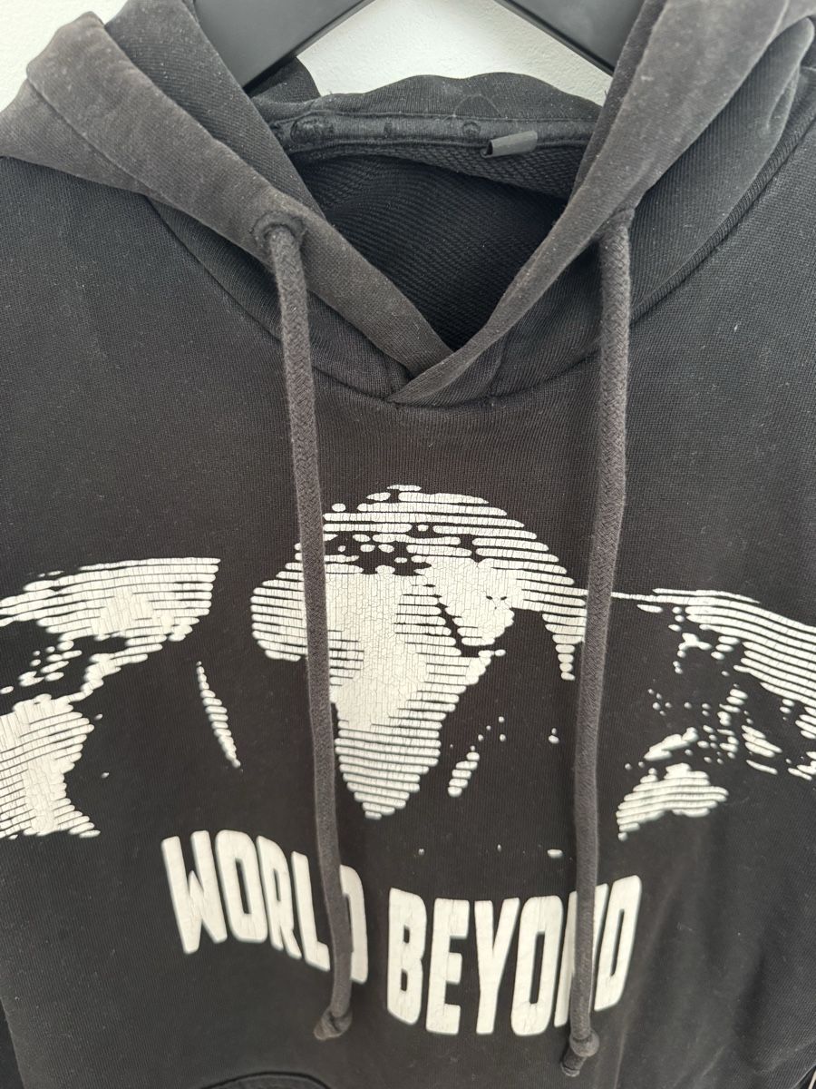 Maglioni & Felpe: MCQ World Beyond Hoodie schwarz L – Usato da Davos Platz venduto da paulbalzer 1