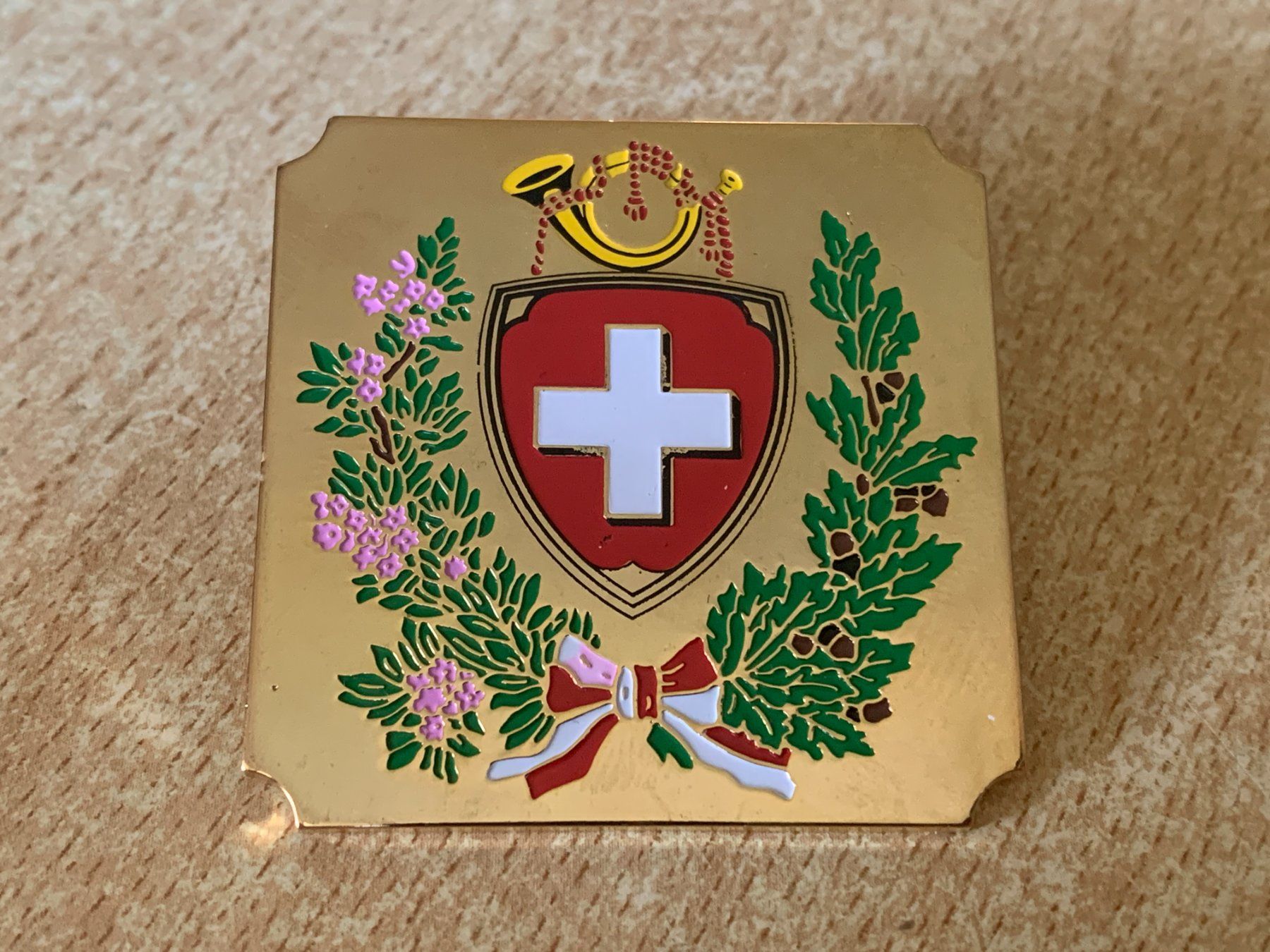 Swiss Placchette & Badge: Pin mit Schweizer Wappen und Posthorn – Usato da Flums venduto da finn1975