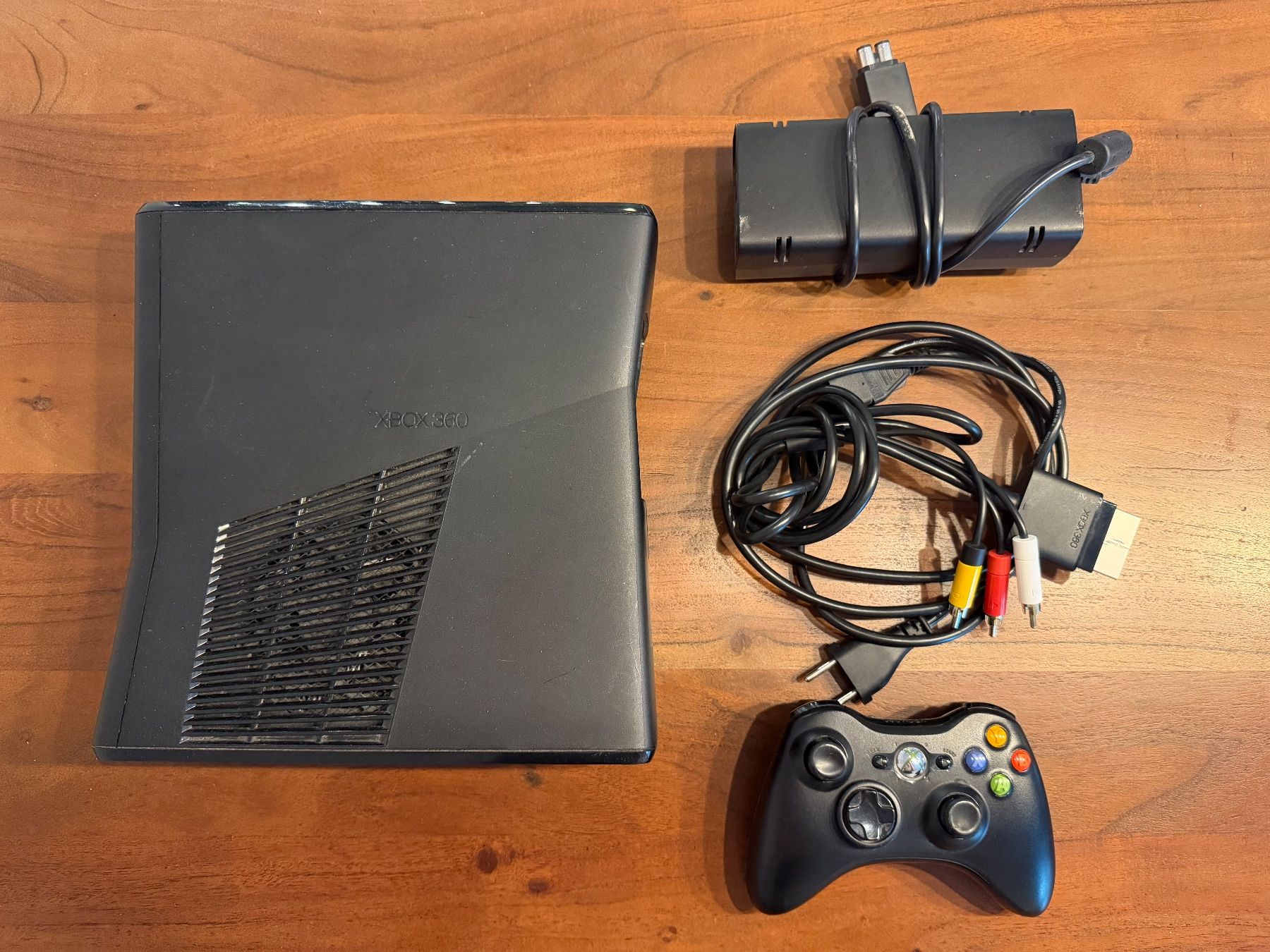 Microsoft Console: Xbox 360 Slim 250GB inkl. Controller – Usato da Thunstetten venduto da Virus_33