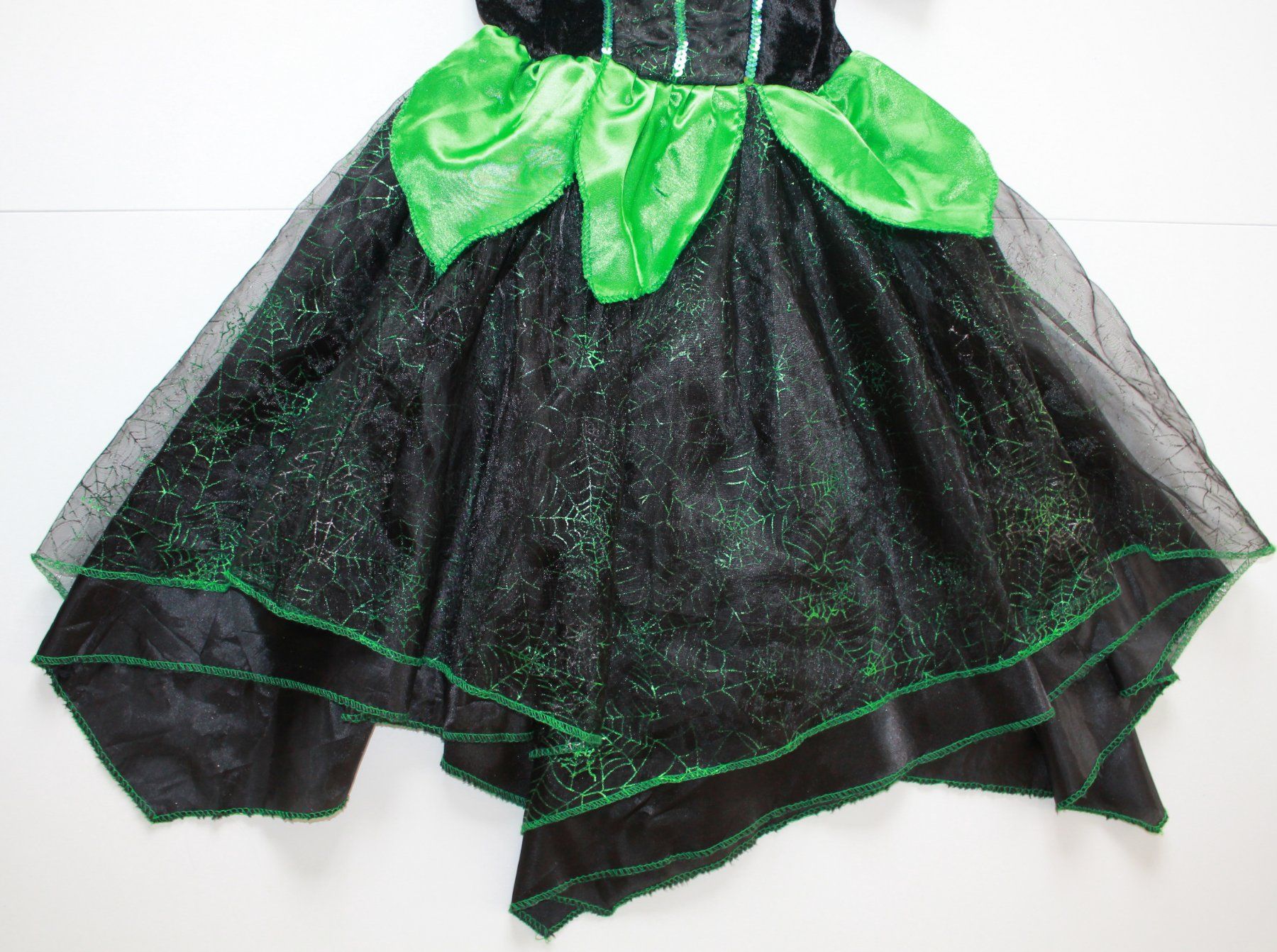 Kostüme: Costume sorcière / Hexe t. 5 - 6 ans – Gebraucht aus Peseux von CoolShoping 4