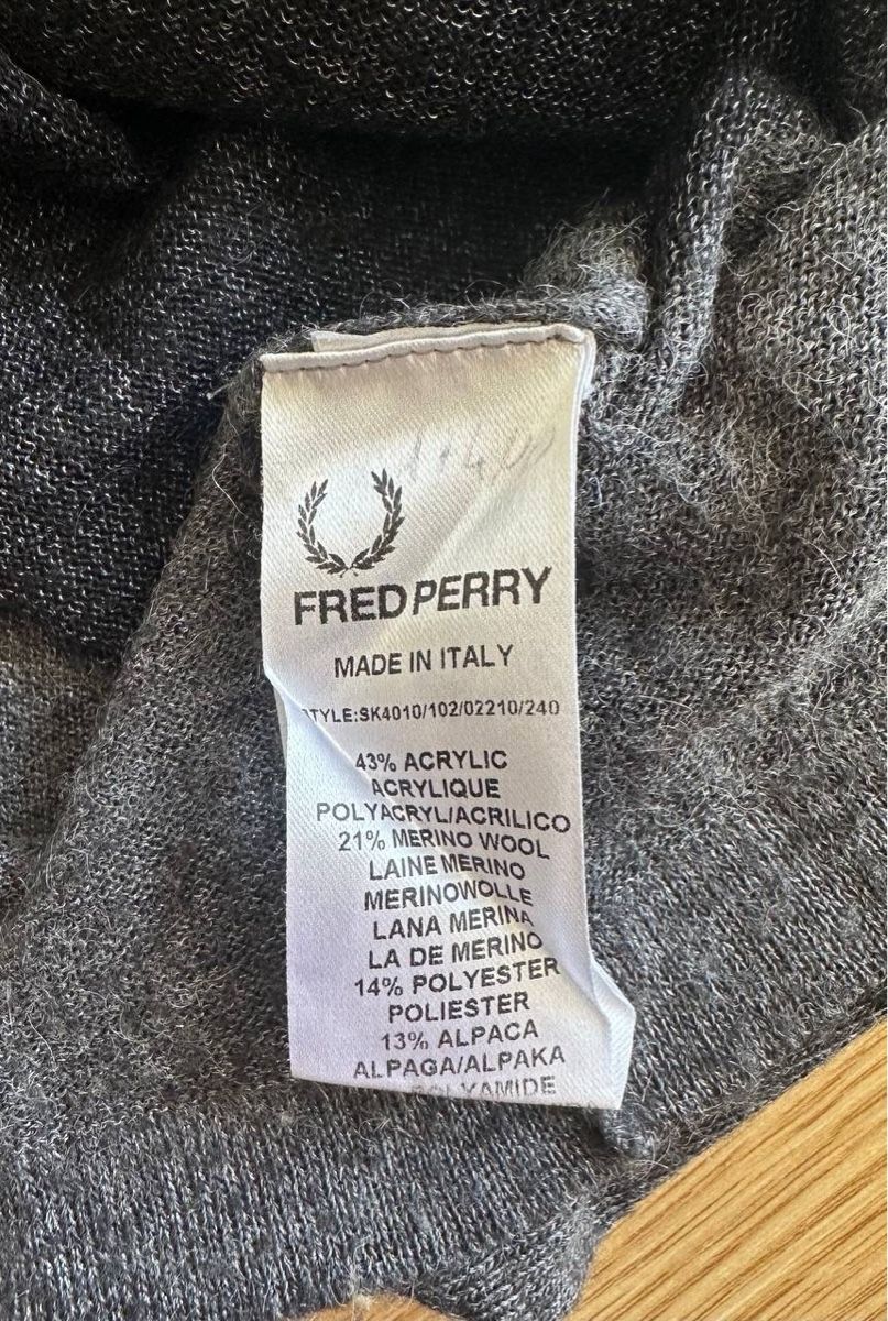 Raf Simons Maglioni & Felpe: Raf Simons X Fred Perry  – Usato da Pfäffikon ZH venduto da Nataliia. 4