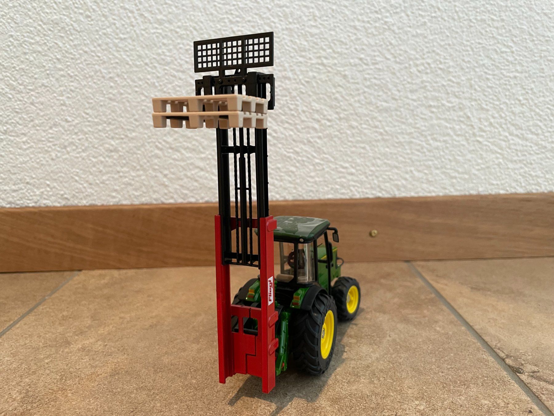 John Deere Traktoren: SIKU John Deere 5615 F mit Heckstapler – Neu und originalverpackt aus Kreuzlingen von Stefan1150 4