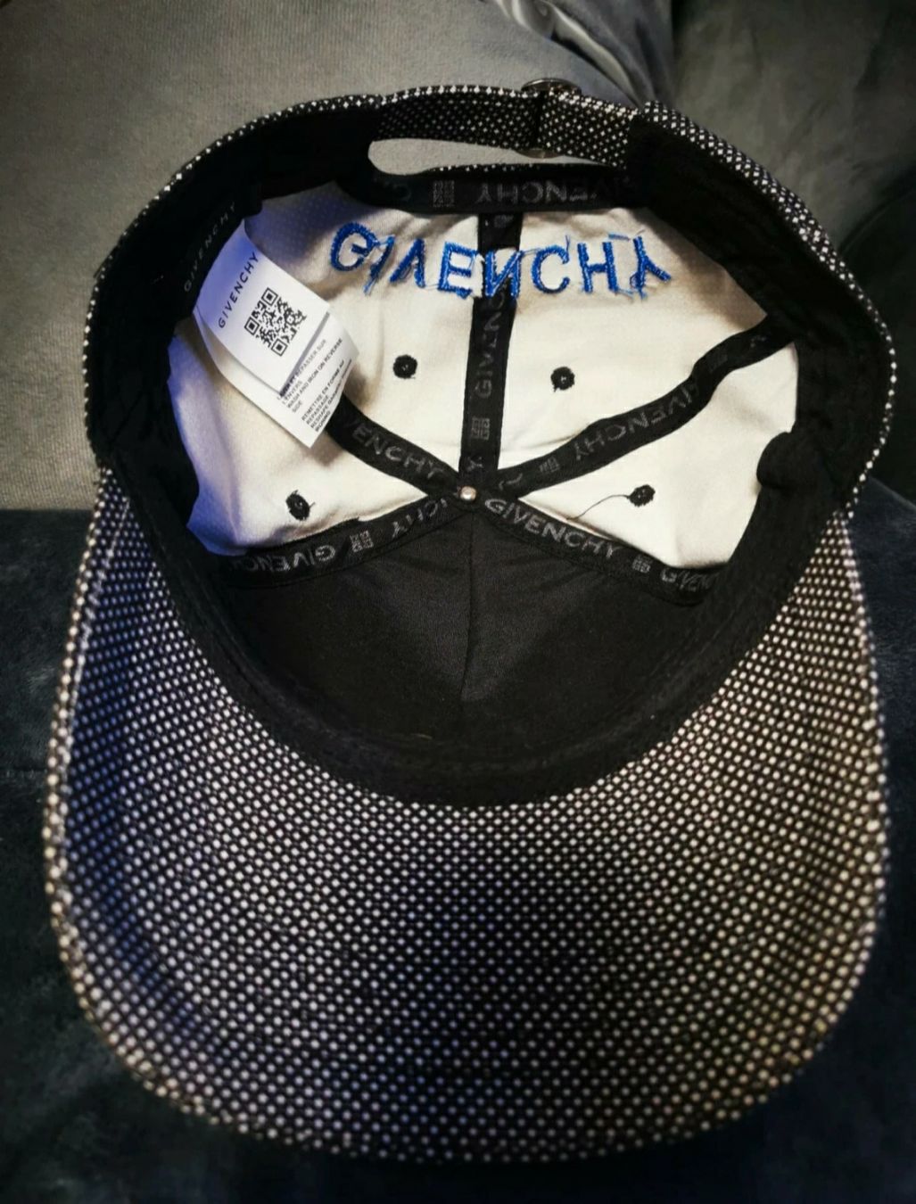 Givenchy Copricapi, berretti & cappellini: Casquette Givenchy Paris Neuf – Nuovo (secondo la descrizione) da Troistorrents venduto da ami_mzq5 1