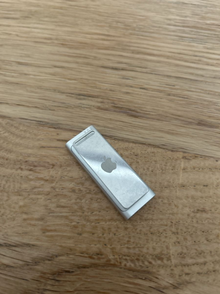 Apple Lettore multimediale portatile: iPod shuffle gen 3 – Usato da Basel venduto da kst_27ts 1