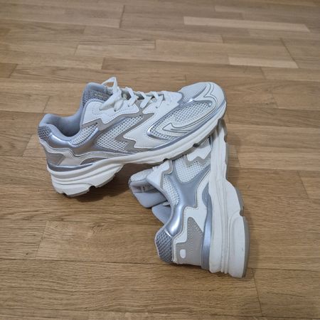 Basket taille 40