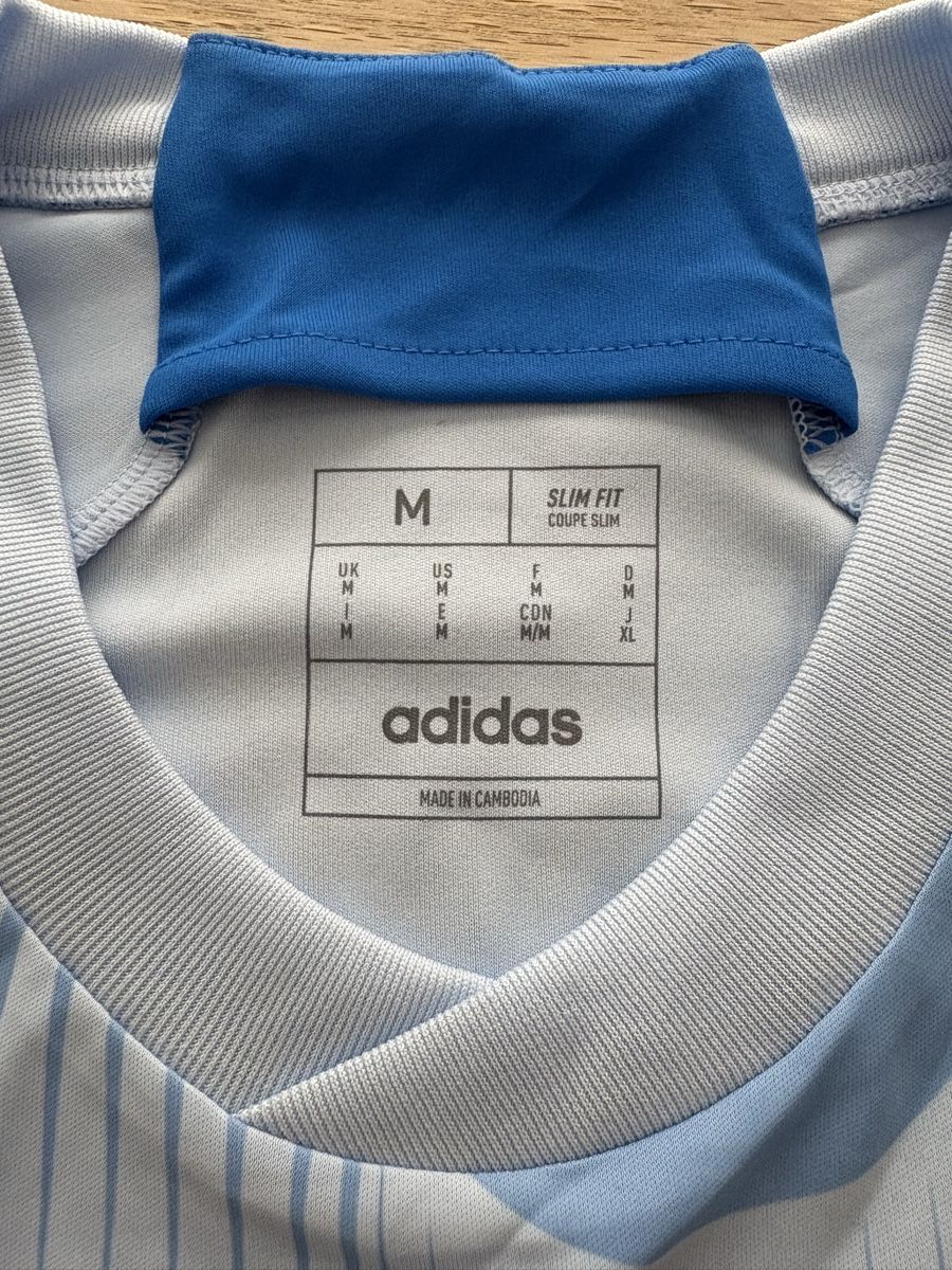 Adidas Maillots de corps & Pantalons: Spanien Trikot WM 2022 – D'occasion à Domat/Ems par tim_lq6b 2