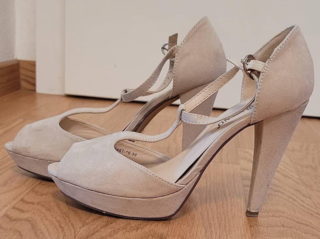 Scarpe da donna: Damen Pumps beige 39 – Usato da Luzern venduto da SapientiaAeterna
