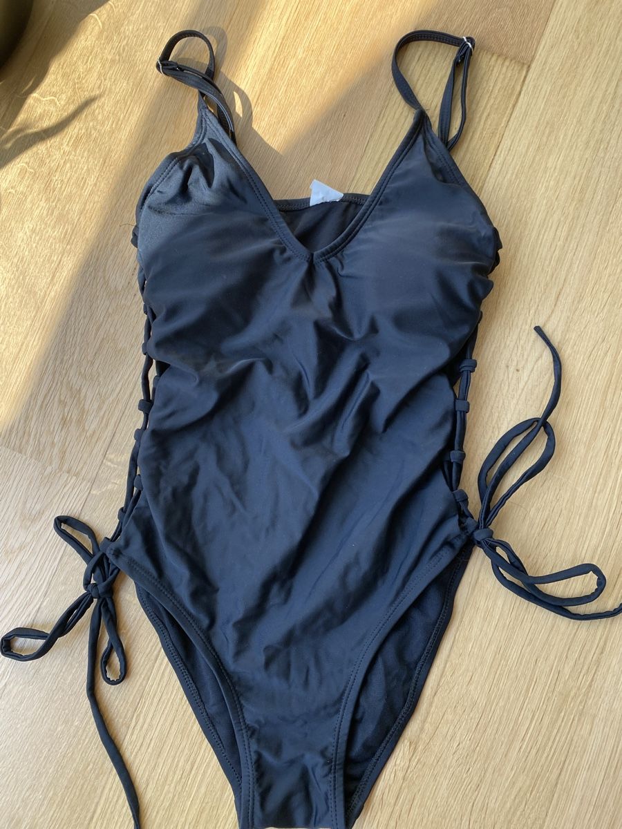 Costumi da bagno & Bikini: Schwarzer Badeanzug mit Schnürung Gr. S – Nuovo (secondo la descrizione) da Kriens venduto da sch_v6nl 1
