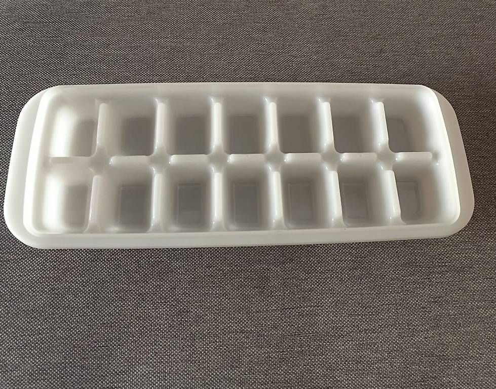 Contenitori & Simili: Tupperware Eiswürfelbehälter mit Deckel  neu – Usato da Künten venduto da Gubapri 1