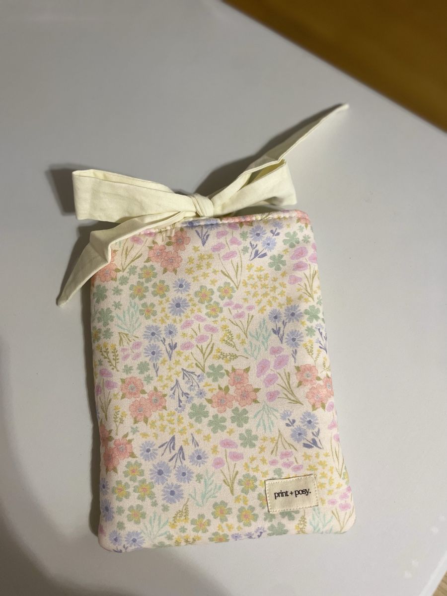 Covers & Borse: Kindle Hülle, Blumenmuster mit Schleife – Nuovo (secondo la descrizione) da Rheineck venduto da cha_p9qy 1