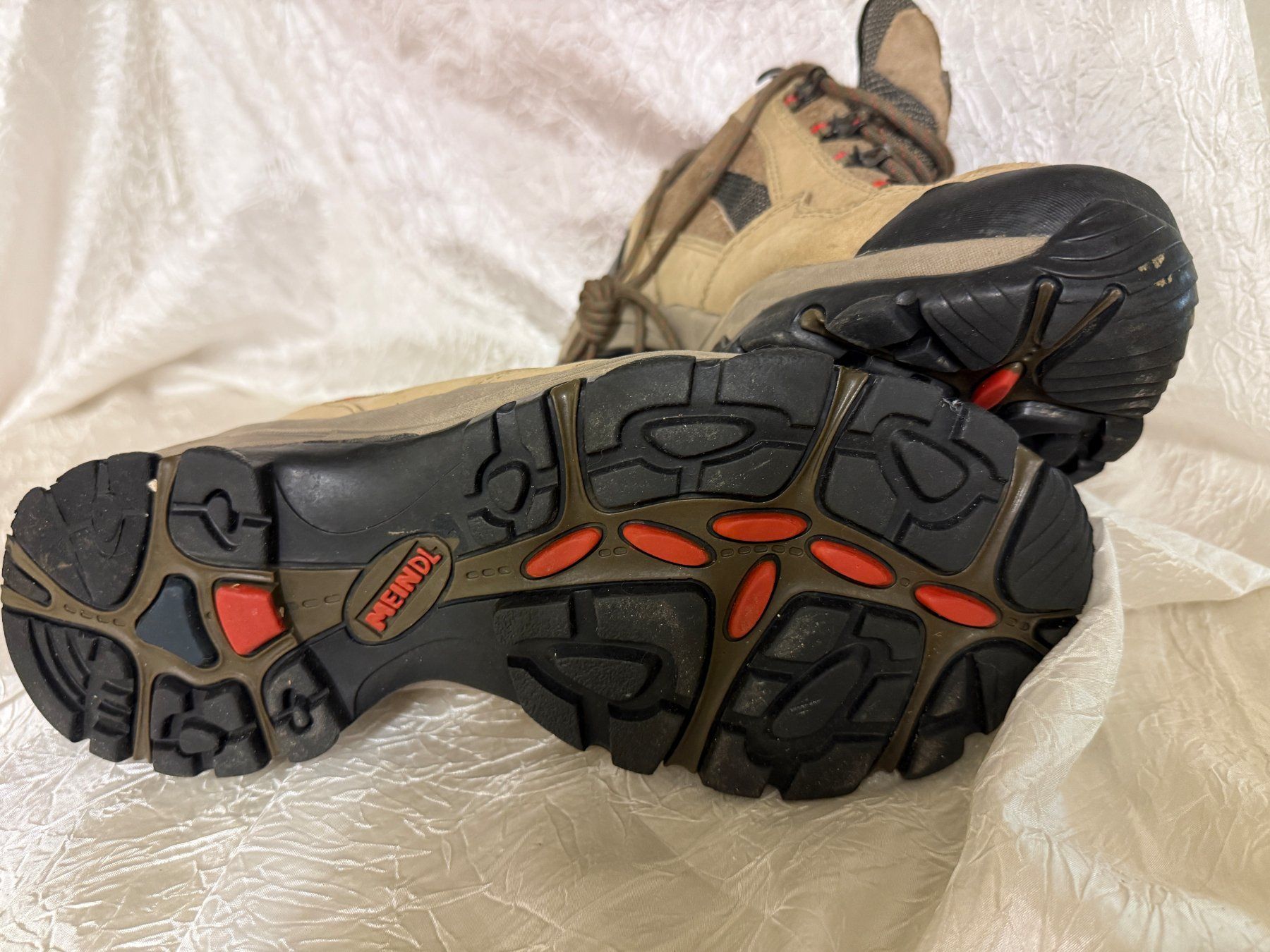 Meindl Herrenschuhe: Meindl Wanderschuhe Gore-Tex Grösse 42 gebraucht – Neu (gemäss Beschreibung) aus Schlieren von Stadtammannamt_8952 1