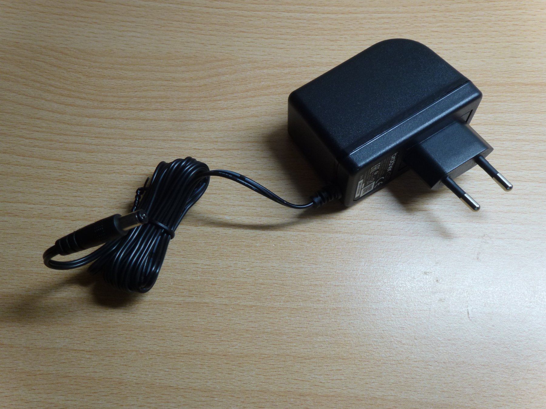 Chargements: P-Touch Netzteil 12VDC 2A – Neuf (Voir description) à Hombrechtikon par HGK50