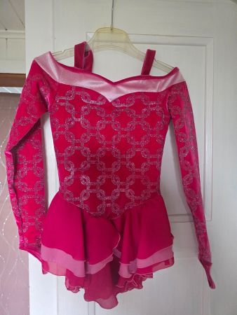 Robe patinage artistique fuchsia, paillettes  7-10 ans