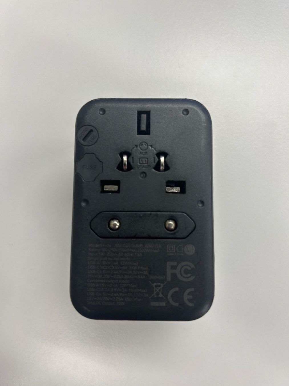 Lecteurs & Adaptateurs: Reiseadapter Threekey Universal schwarz gebraucht – D'occasion à Luzern par lupol_Verwertungen 1