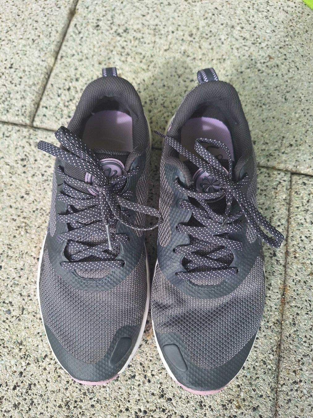Nike Schuhe für Mädchen: Hallenschuhe, Nike, Mädchen, Gr. 39 – Gebraucht aus Küttigen von Cmerkli