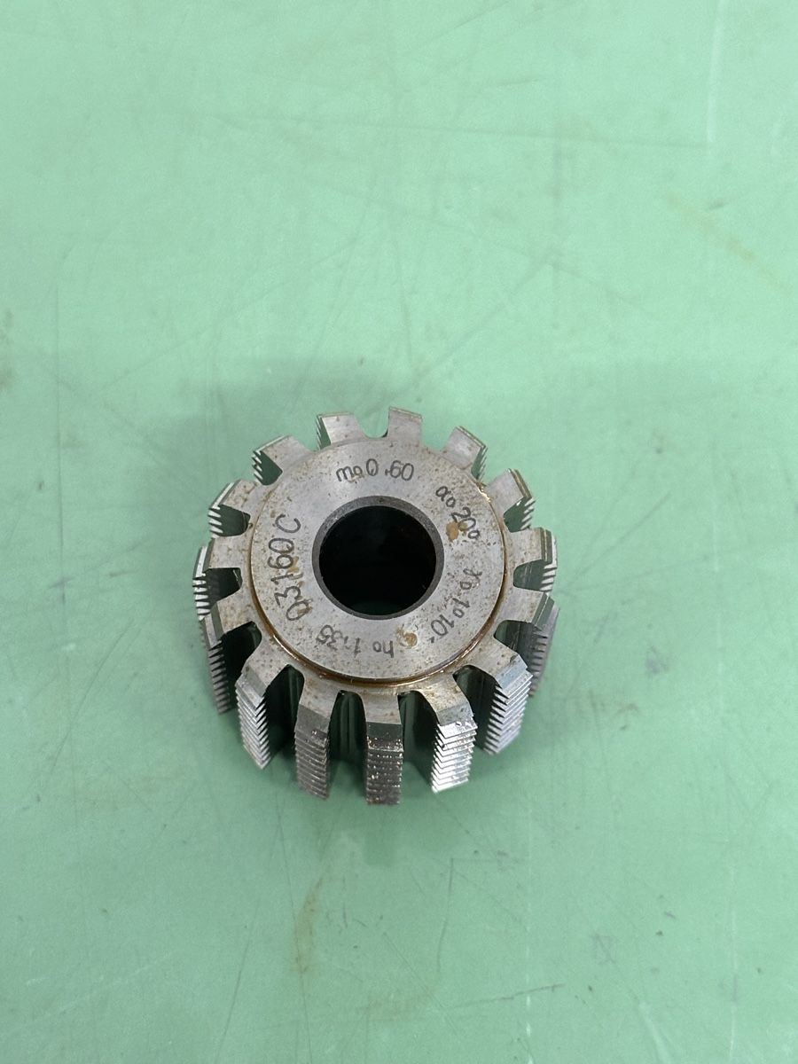 Tutti gli attrezzi: Mikron gear cutting module M0.60 Carbide – Nuovo e nell'imballaggio originale da Aarberg venduto da SNMachines 1