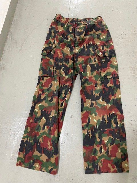 Schweizer Armee Uniformi: KAMPFHOSE TAZ 83  CH ARMEE – Usato da Chur venduto da silbermon