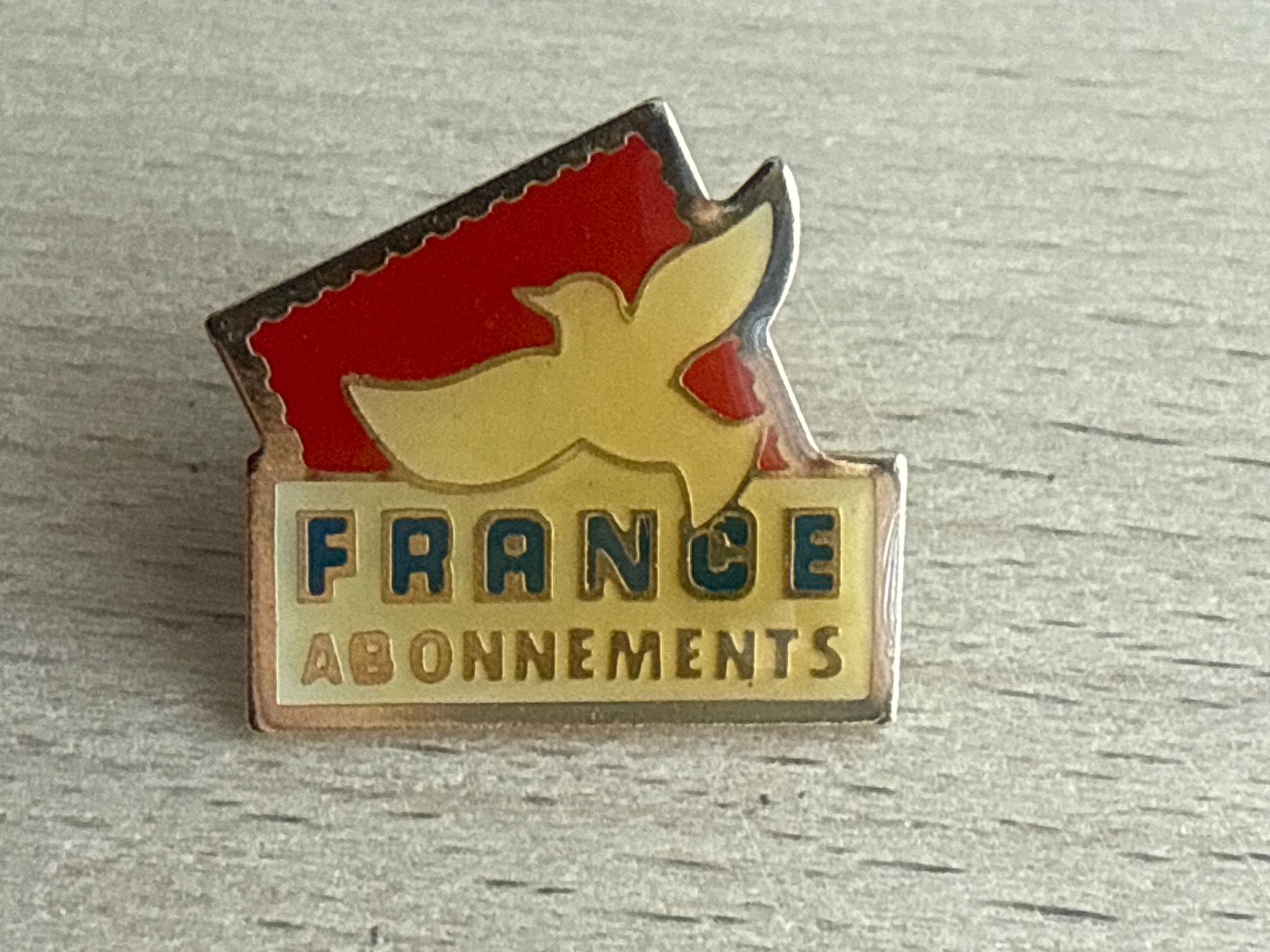 Plaketten & Abzeichen: Pin France Abonnements – Gebraucht aus Glattbrugg von Schweigmatt