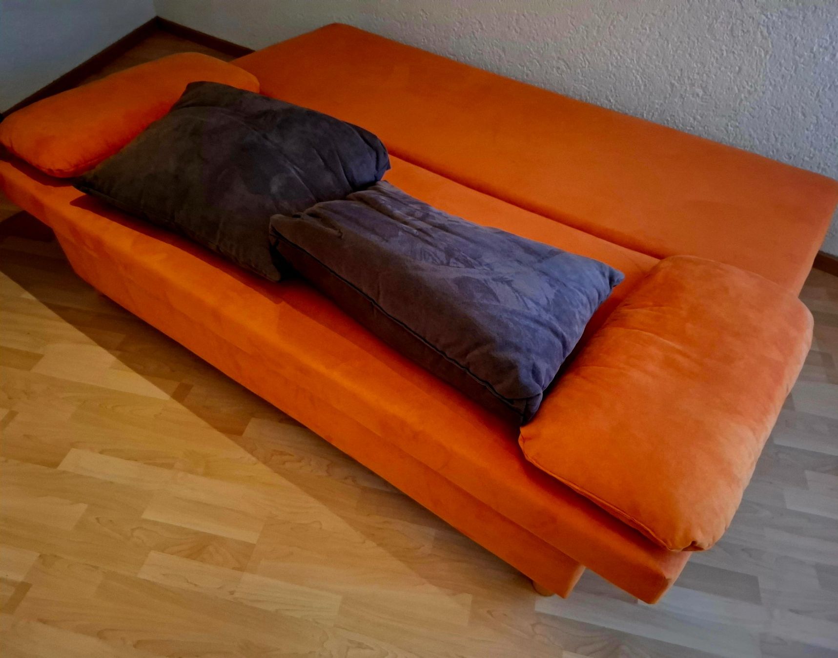 Divani: Bettsofa orange mit 4 Kissen – Usato da Buochs venduto da orlyhopper 6