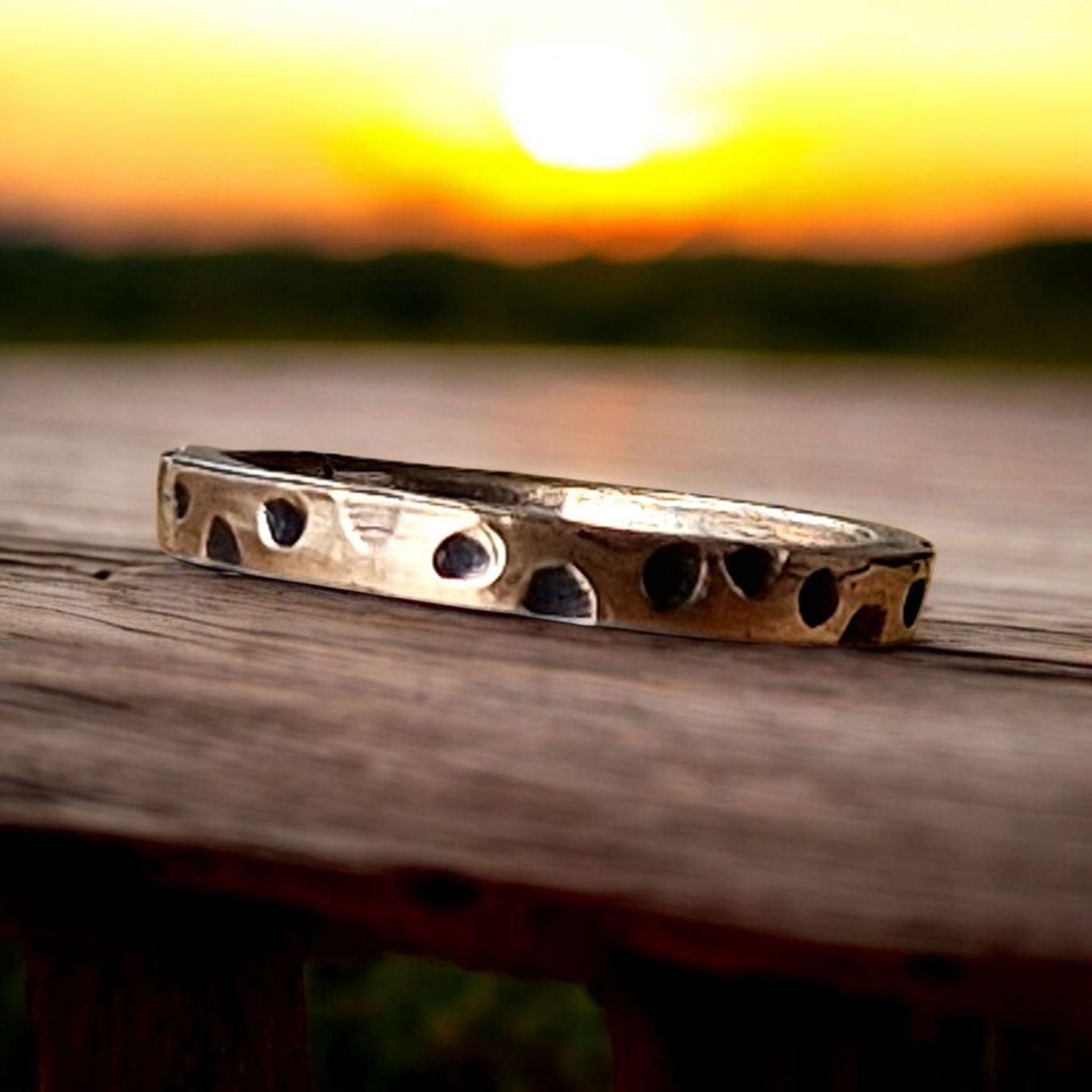 Anelli: Verpielter Männer-Ring, Bronze, Ringgrösse 75 – Nuovo e nell'imballaggio originale da Aarau venduto da Schmuckhoehle_MD 5