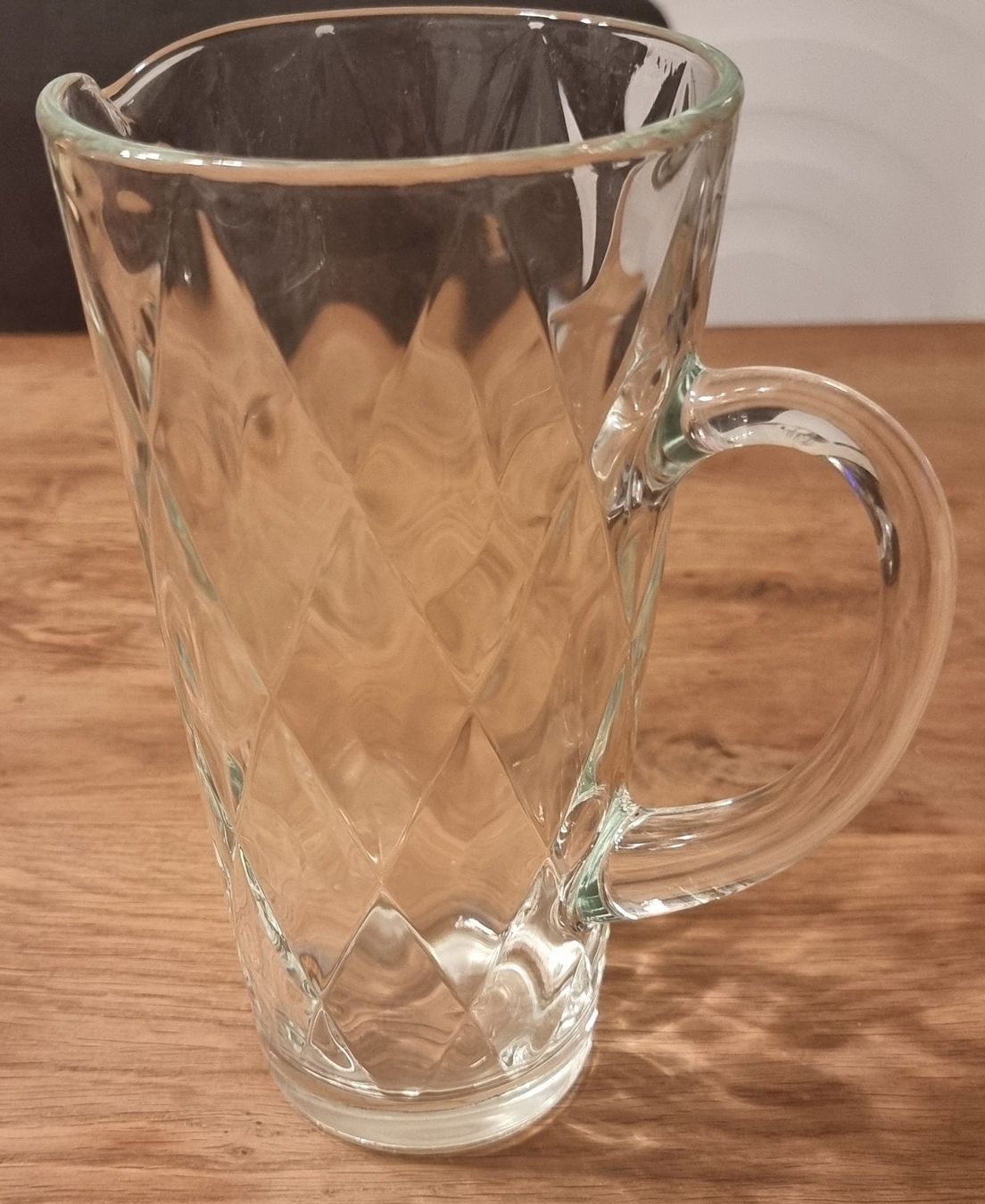 Karaffen: Eleganter Glaskrug – Gebraucht aus Luzern von .Skylake.