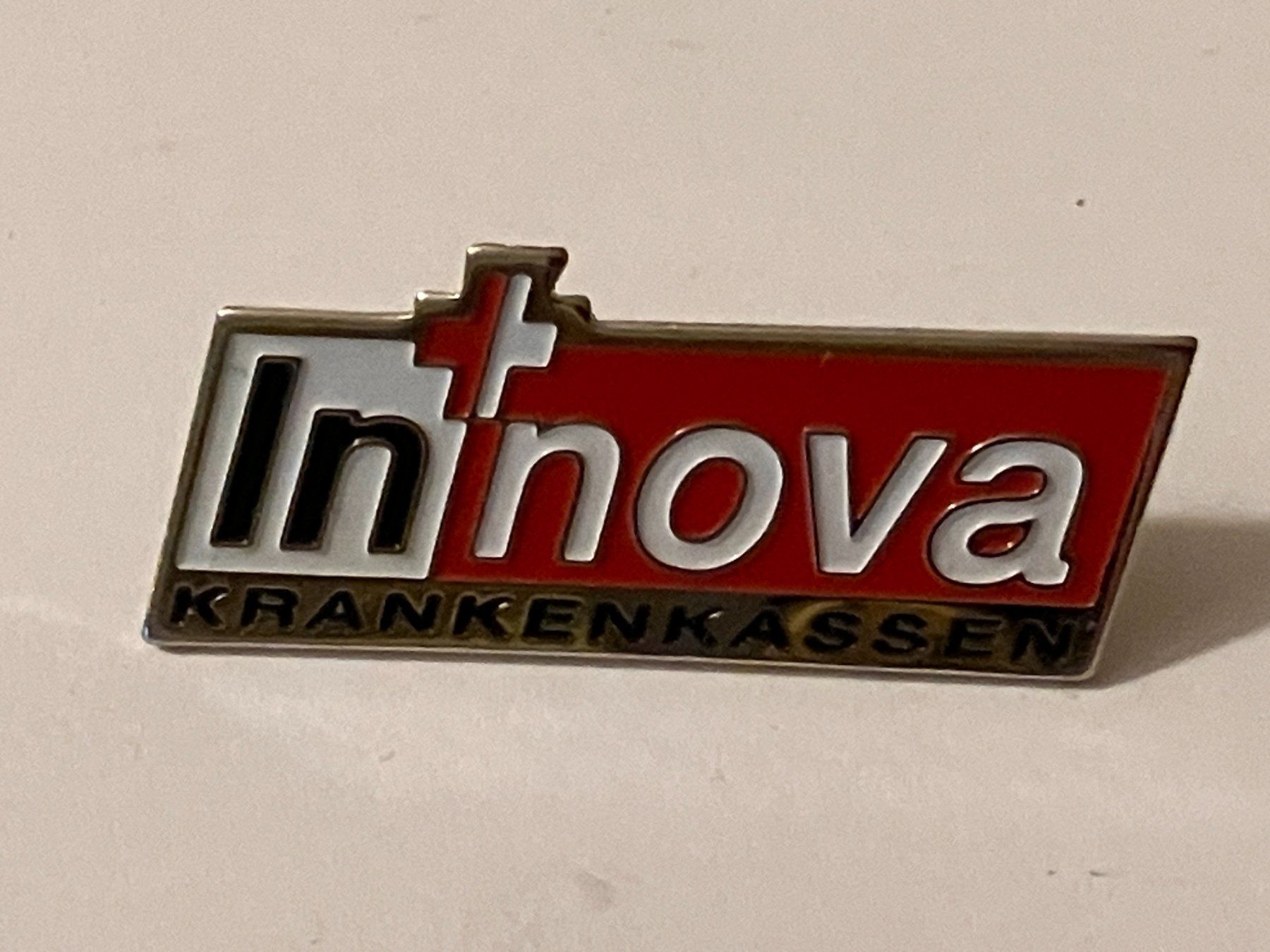 Placchette & Badge: 1 Pin Innova Krankenkasse – Usato da Basel venduto da djwwpp