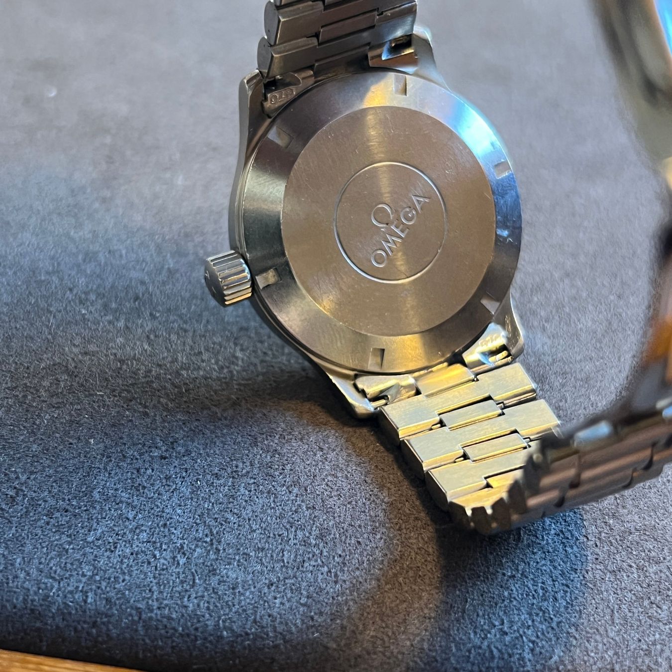 Omega Orologi: Omega Dynamic Date Black Dial 5200.50 – Usato da Carouge GE venduto da Watchaser 4