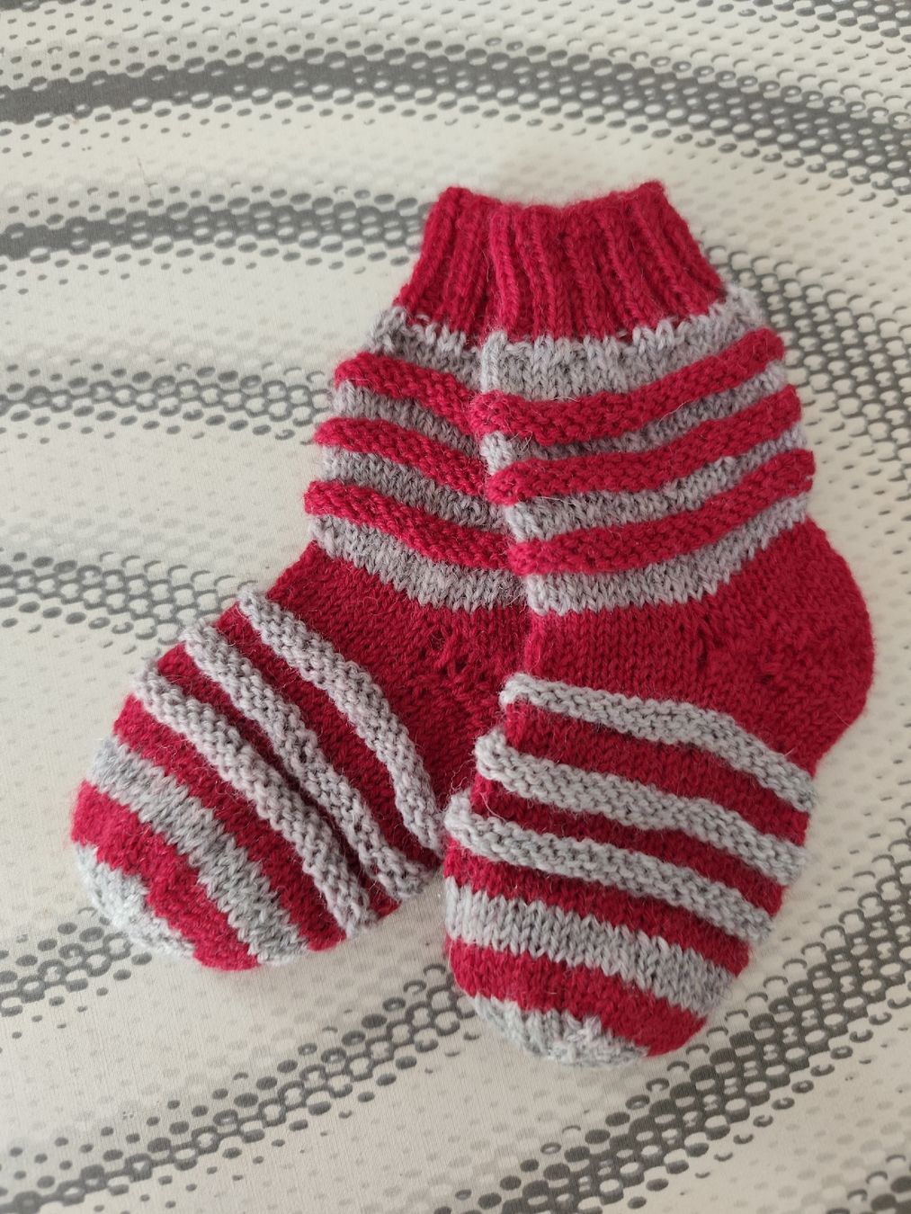 Socken für Kinder: Babysocken bis ca. 18 Monate  – Neu und originalverpackt aus Glarus von rviolina.55