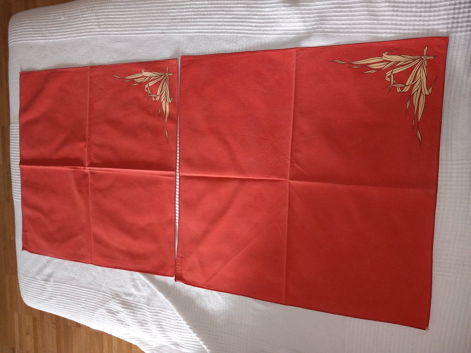 Altra biancheria da tavola: Hermes 4 sets de tables + 4 serviettes – Usato da Le Grand-Saconnex venduto da Rgt87 7