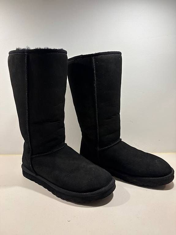 Scarpe da donna: UGG Boots schwarz Grösse 38 – Usato da Felsberg venduto da Riggel 1