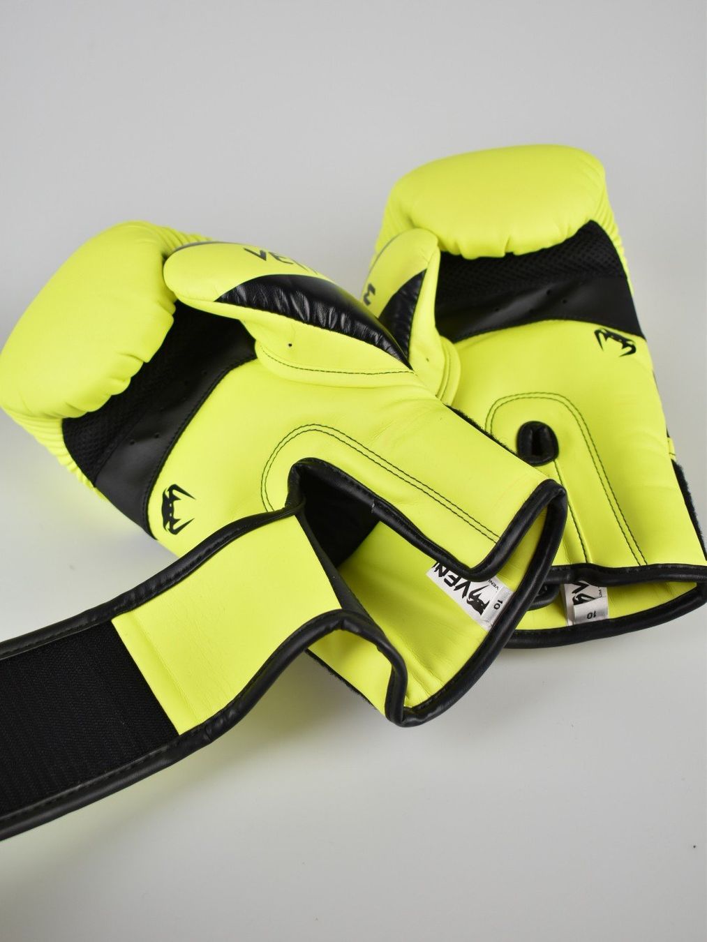 Guanti & manicotti: Venum Elite Boxhandschuhe Neongelb 10oz – Usato da Nürensdorf venduto da 2ND_STORY 9