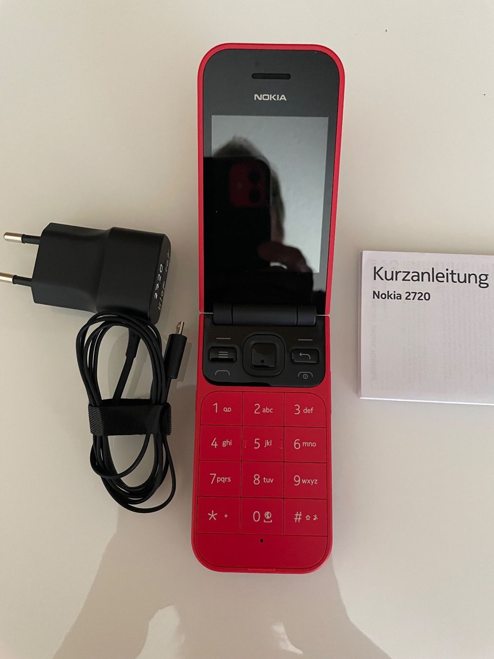 Nokia Handys / Smartphones: Nokia 2720 rot Klapphandy mit Ladekabel – Gebraucht aus Winterthur von moschtli20