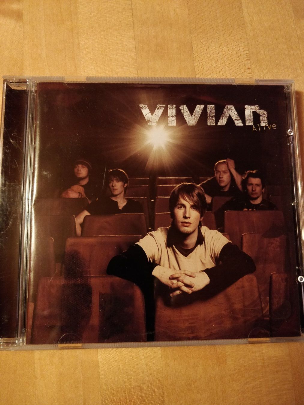 CD: VIVIAN , Alive – Nuovo (secondo la descrizione) da Grosswangen venduto da Dacotojafa