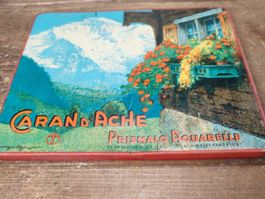 Wunderschöne sehr alte Farbschachtel von Caran D Asche