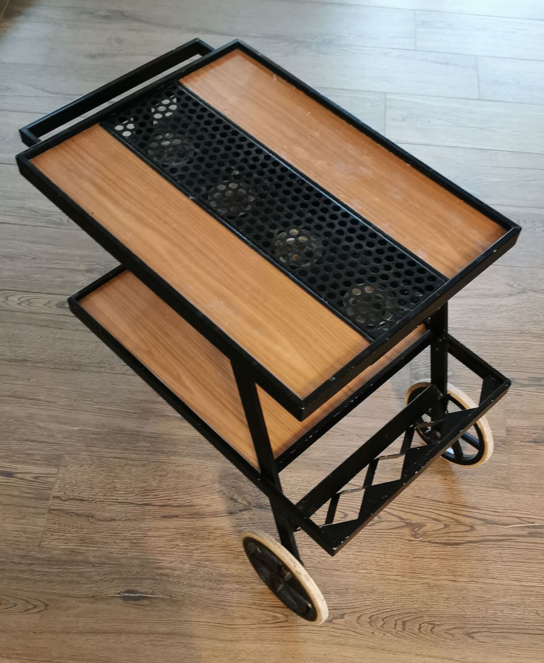 Servierwagen: Servierwagen Barwagen Industrial Design Antik – Gebraucht aus Gossau ZH von