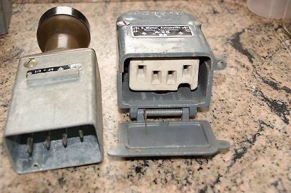 Spine: Stecker & Dose J40 4-polig – Usato da Bleienbach venduto da Mineral_Antik57 1