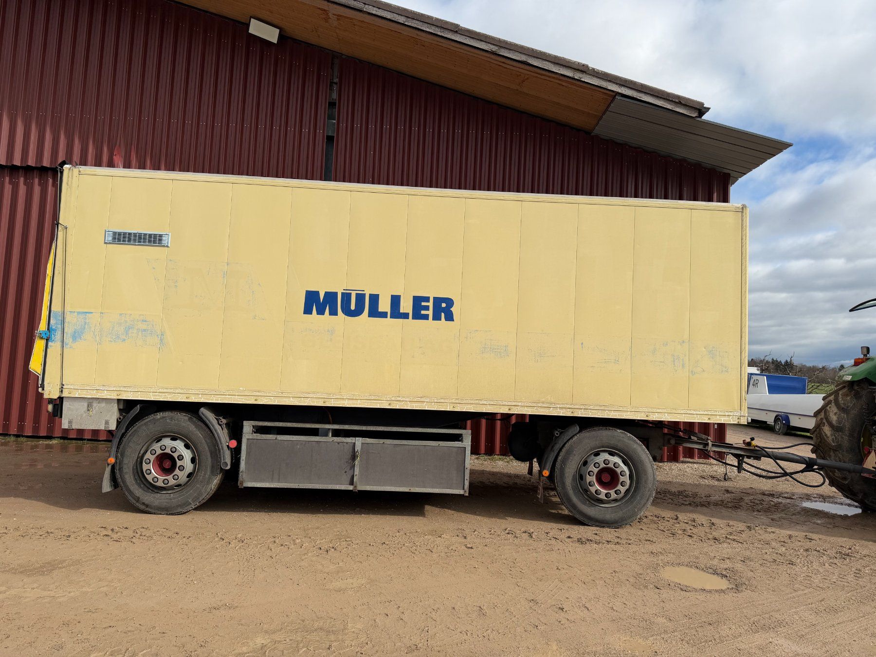 Schwarzmüller Rimorchi: Kofferanhänger mit Hebebühne / Schwarzmüller – Usato da Engwilen venduto da FaehAnhaengerGmbH 1