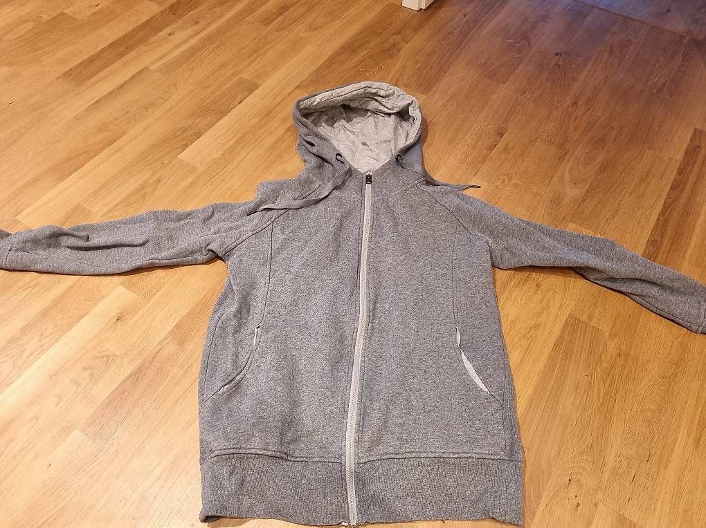 Pullover & Sweatshirts: Tragehoodie M – Gebraucht aus Walkringen von marielle.gehrig 1
