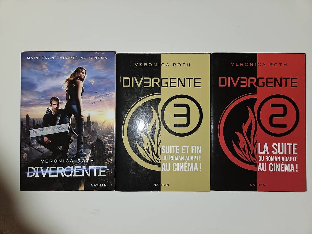 Libri: Livres VERONICA ROTH / DIVERGENTE  – Usato da Yvonand venduto da Hannah24
