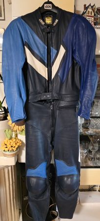 IXS zweiteiliger Lederanzug,Jacke und Hose.Grosse 52