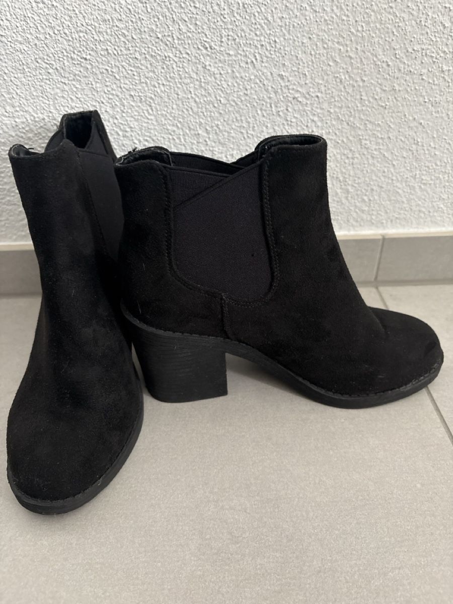 Scarpe da donna: Stivaletto  – Usato da Rivera venduto da ape_b2bx 1
