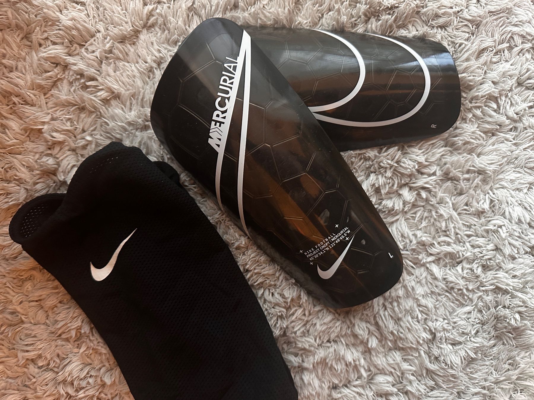 Nike Protezioni & Imbottiture: Nike Fussball-Schienbeinschoner – Usato da Wauwil venduto da est_r5td