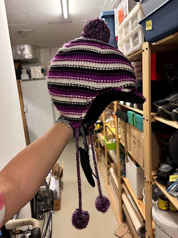 Caschi: Kinder Ski Helm mit Crochet – Usato da Meilen venduto da larakuppel 1