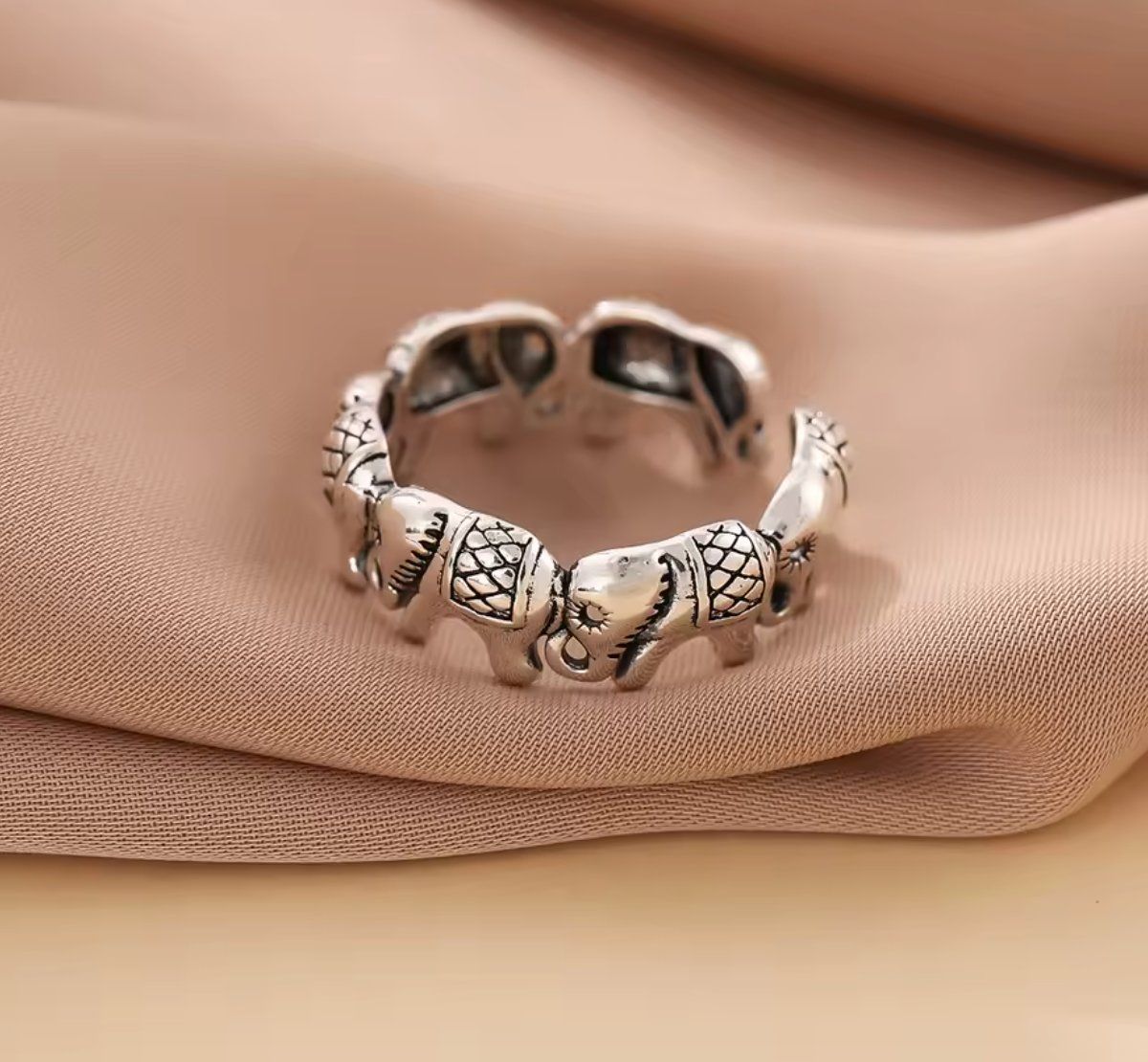 Anelli: Elefanten-Ring Verstellbar – Nuovo e nell'imballaggio originale da Eschenbach SG venduto da ...-