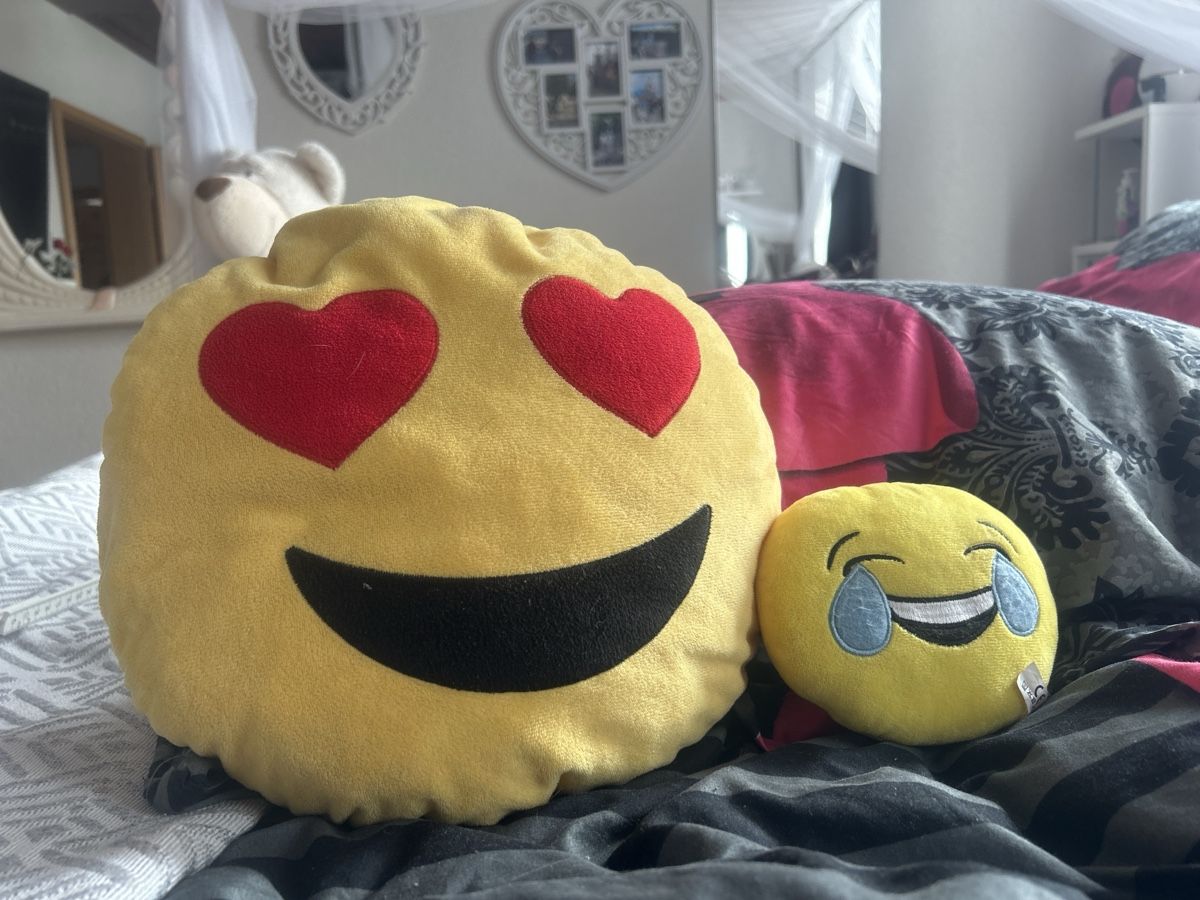 Spielzeuge: Emoji Kissen, 2er Set Plüsch – Gebraucht aus Mühledorf SO von Dania77
