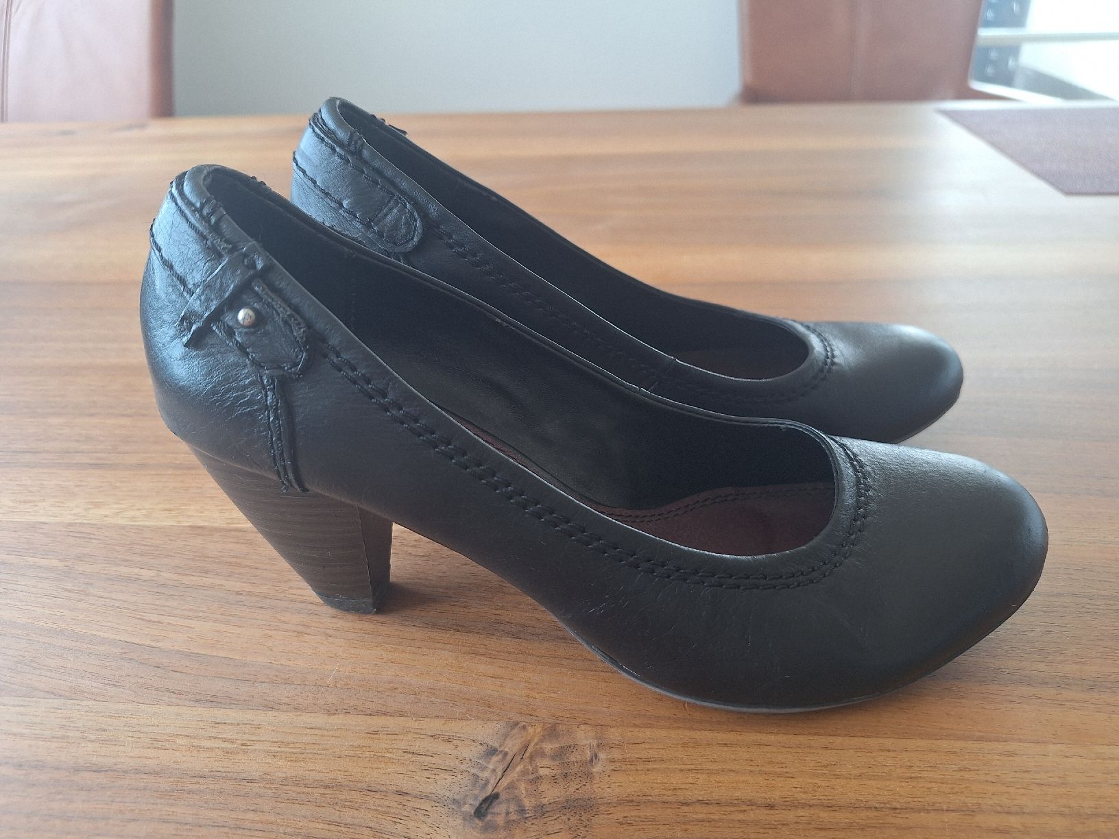 Damenschuhe: Pumps schwarz Grösse 38 mit Gebrauchsspuren – Gebraucht aus Uzwil von JollyF
