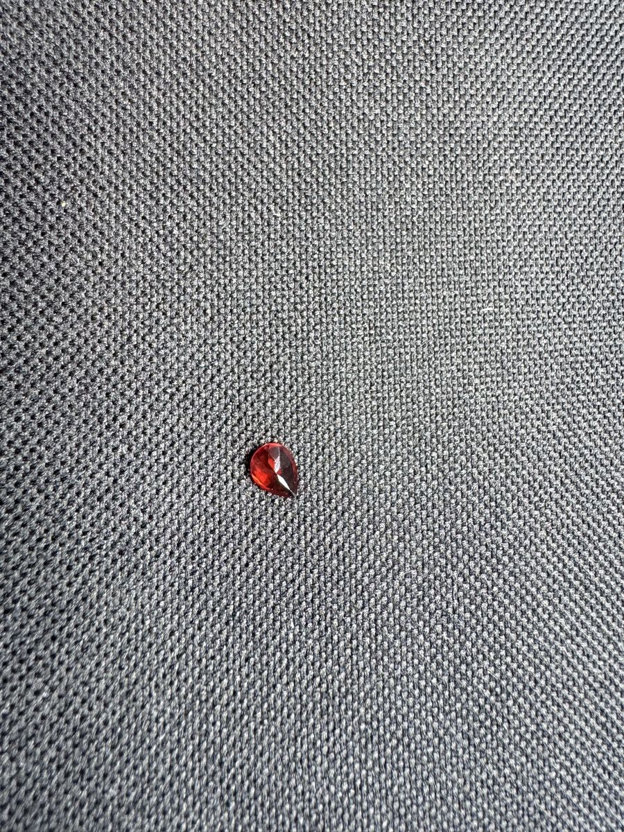 Pierres précieuses: Granat 0.9 ct – Neuf avec emballage d'origine à Wängi par Horus90