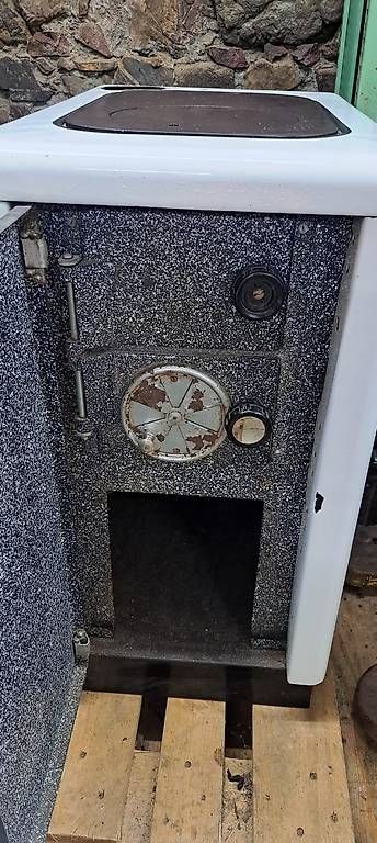 Altri mobili d'antiquariato: Holzofen, Holzherd HOVAL – Usato da Triesen venduto da korlu 2